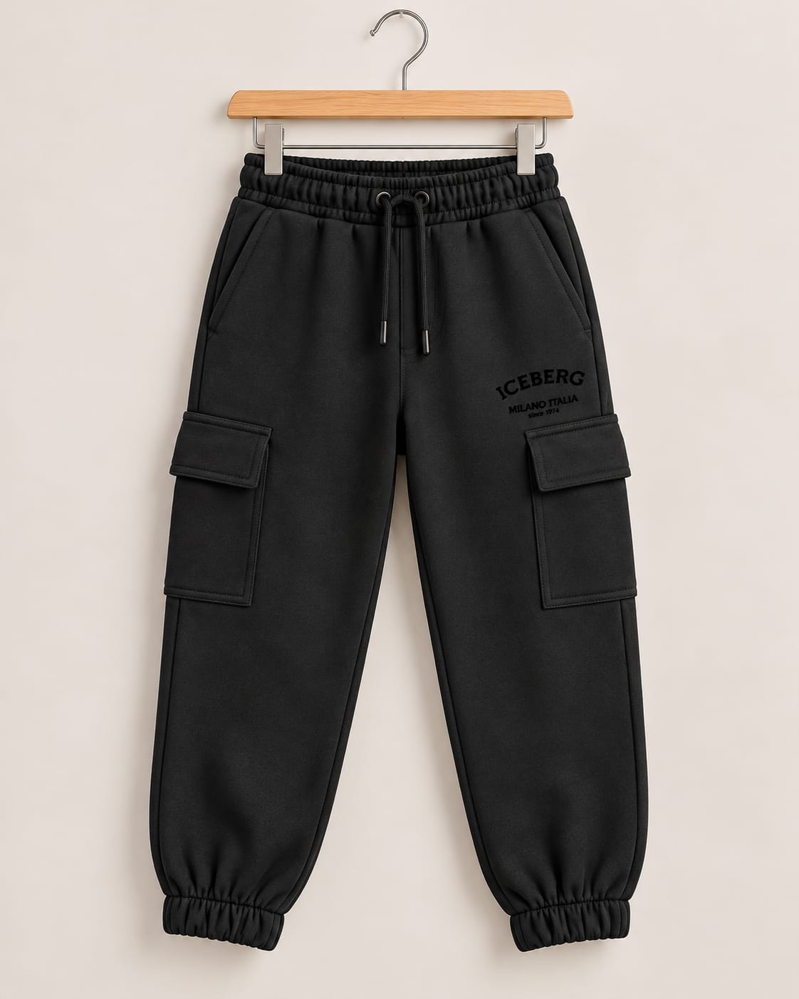 Pantalone con tasconi
